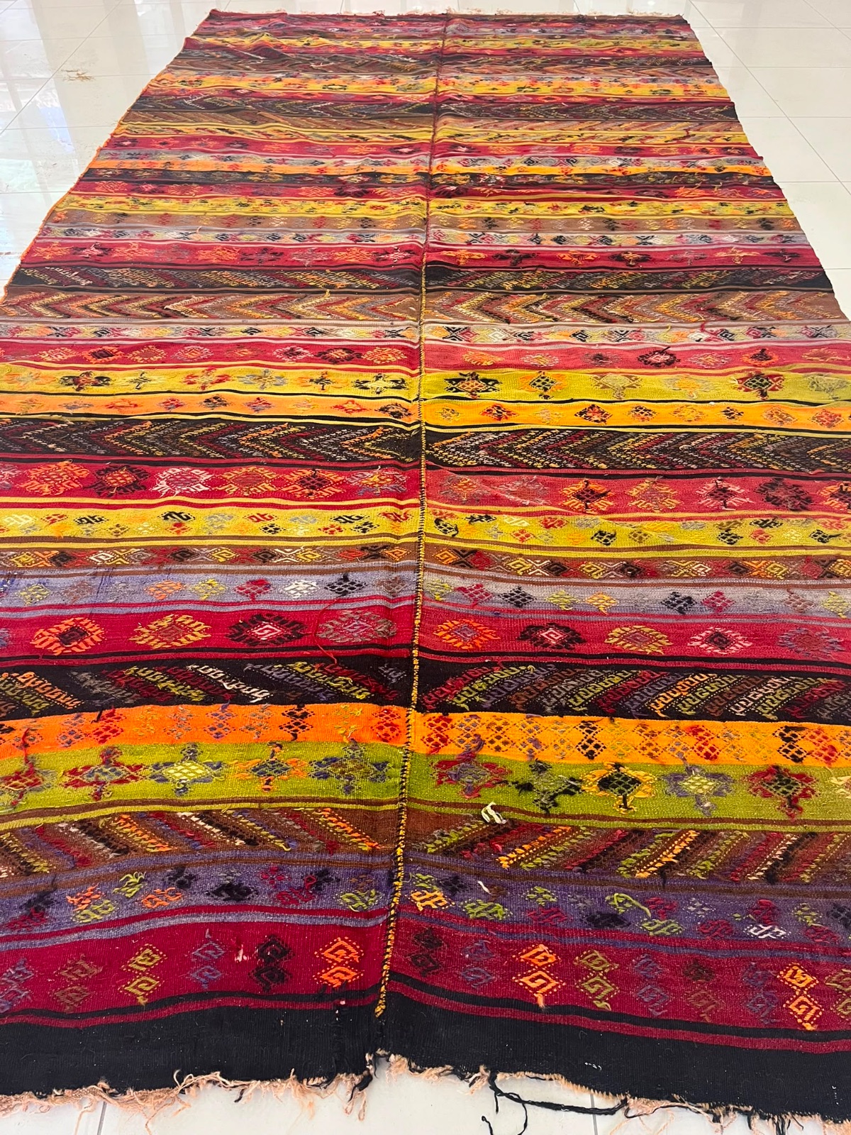 Büyük Boy El Dokuması Renkli Eski Kilim / Cecim – 240 x 474 cm — El Sanatları, Merkez, Divriği